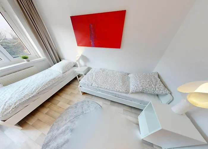 Moderner Plattenbaucharme Mit Wlan Хемниц